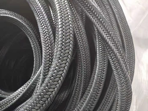 生產含油黑四氟盤根