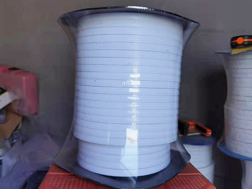 生產無油白四氟盤根